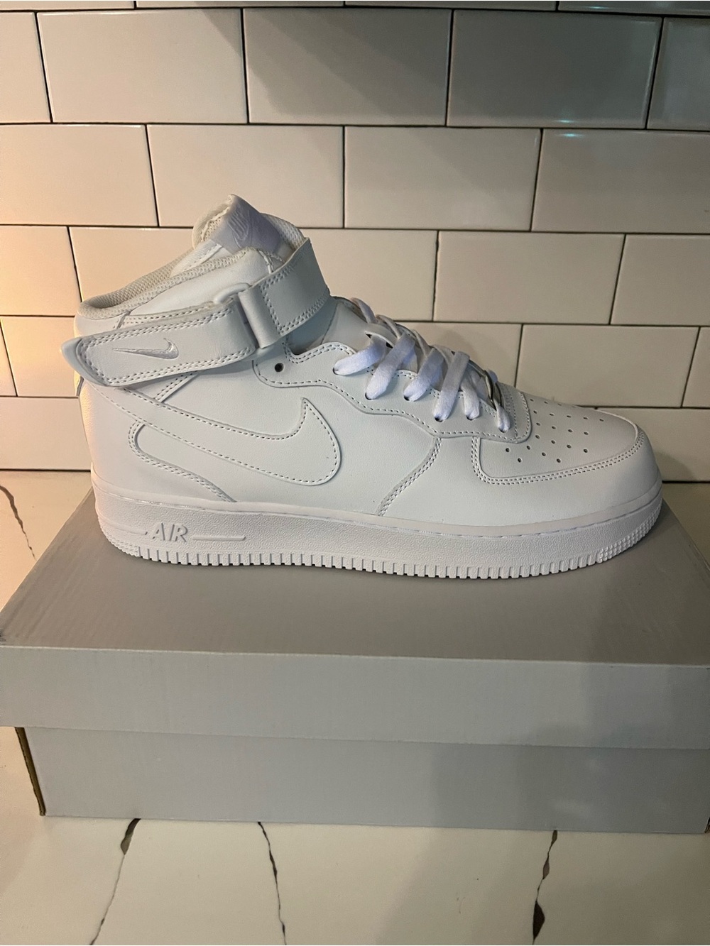 Mens AF1 Mid 07 Size 11.5.